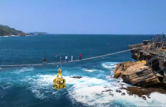 Gondola Pantai Timang